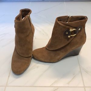 Jones New York brown suede wedge boots size 8M